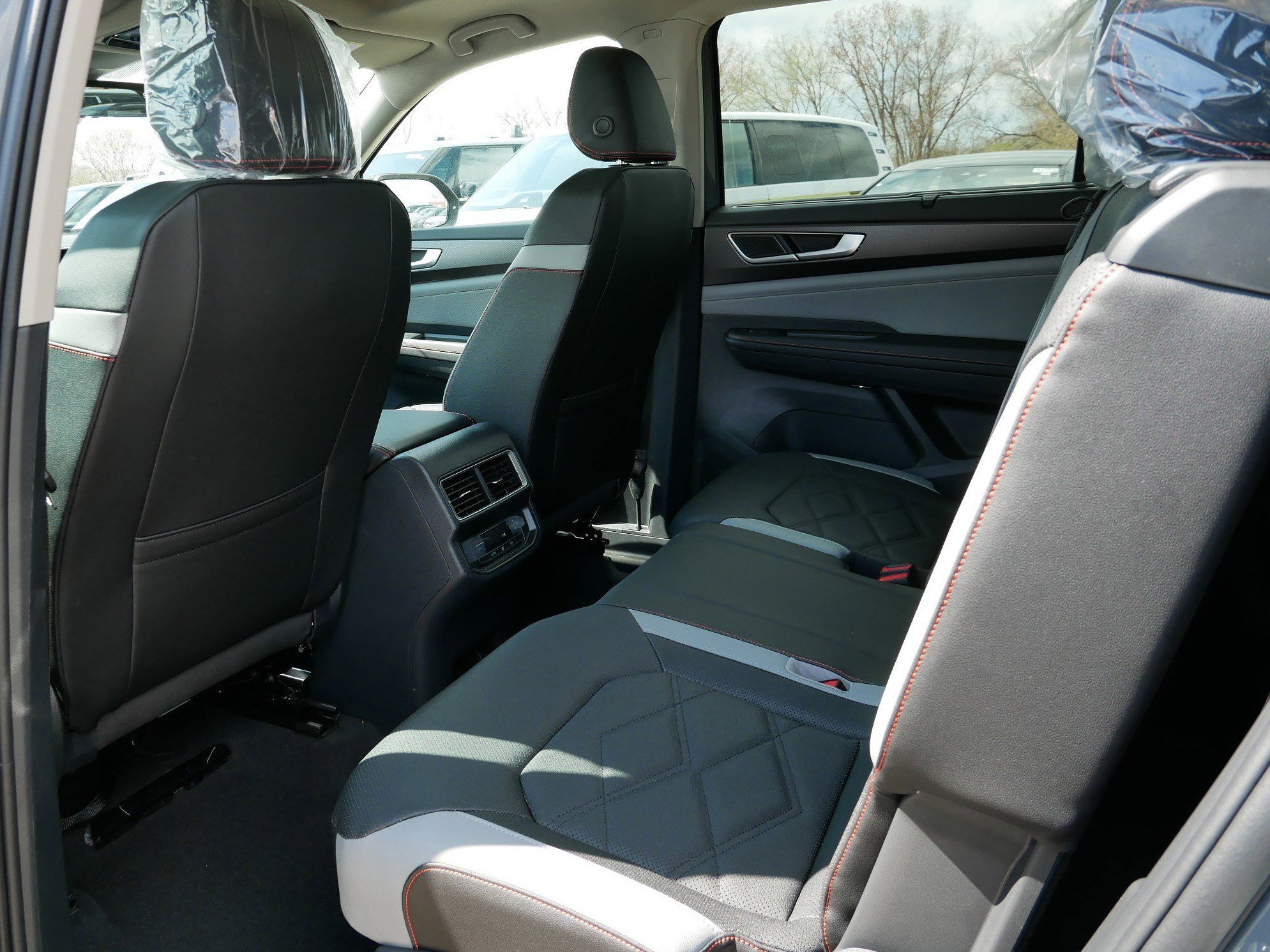 2025 Volkswagen Atlas Peak Edition SE photo 6