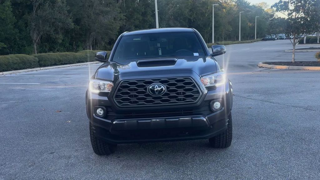 2021 Toyota Tacoma TRD Sport photo 3