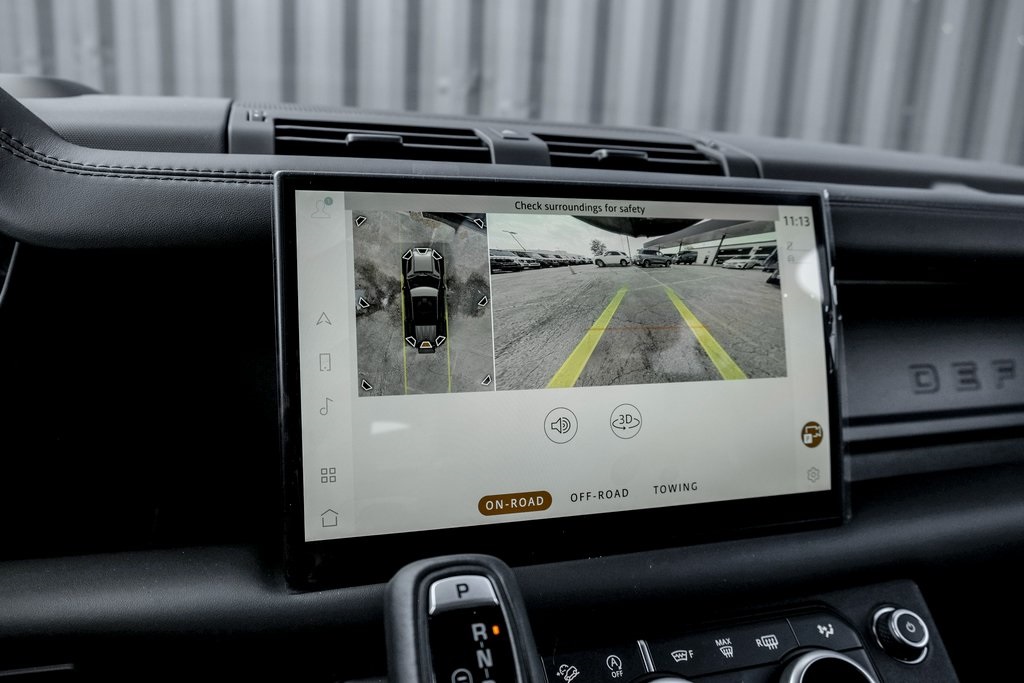 2025 Land Rover Defender 110 X-Dynamic SE photo 10