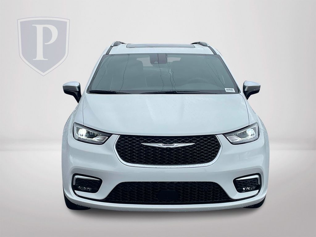 2026 Chrysler Pacifica Pinnacle photo 2
