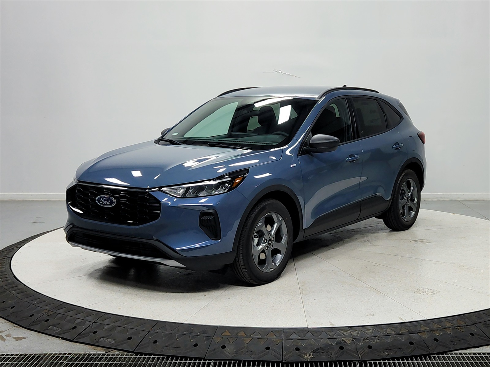 2026 Ford Escape ST-Line photo 2