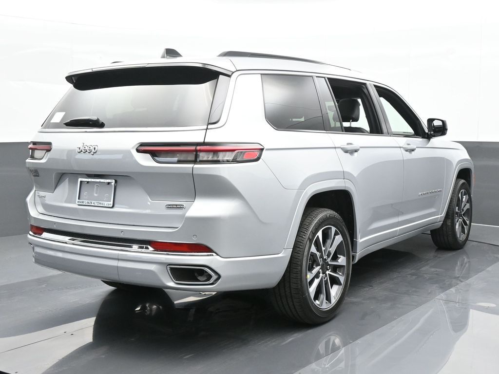 2024 Jeep Grand Cherokee Overland photo 3