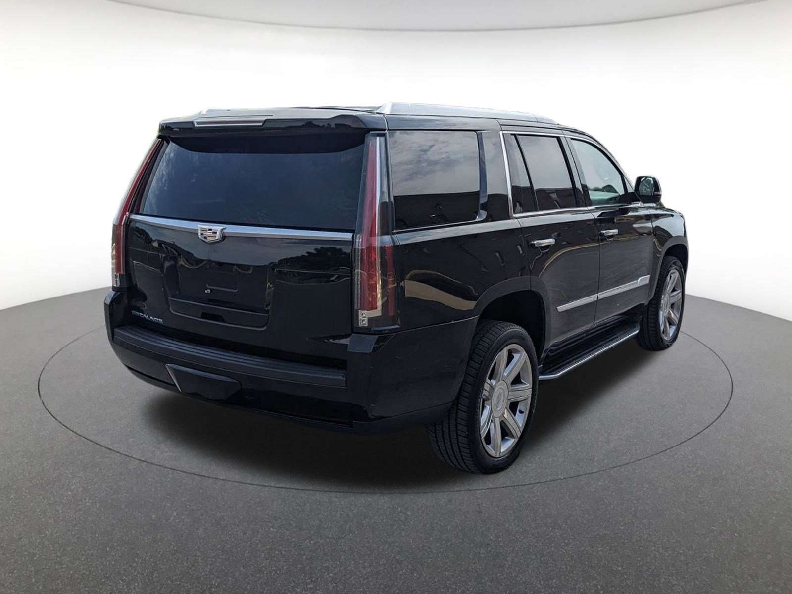 2019 Cadillac Escalade Luxury photo 2