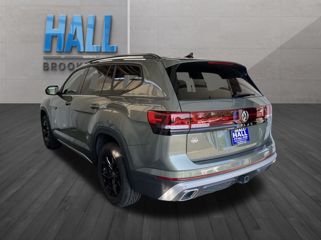 2025 Volkswagen Atlas Peak Edition SE photo 2