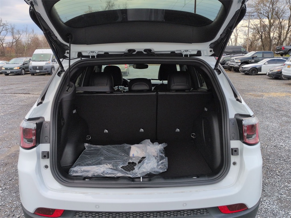 2026 Jeep Compass Trailhawk photo 3