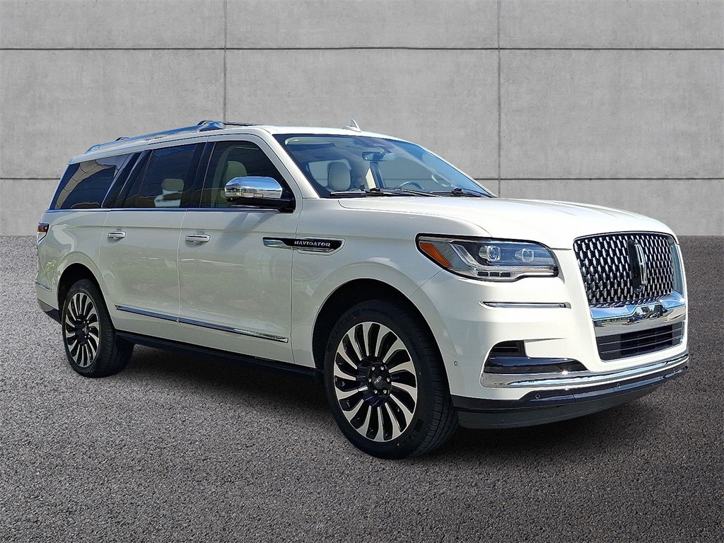 2023 Lincoln Navigator L photo 3