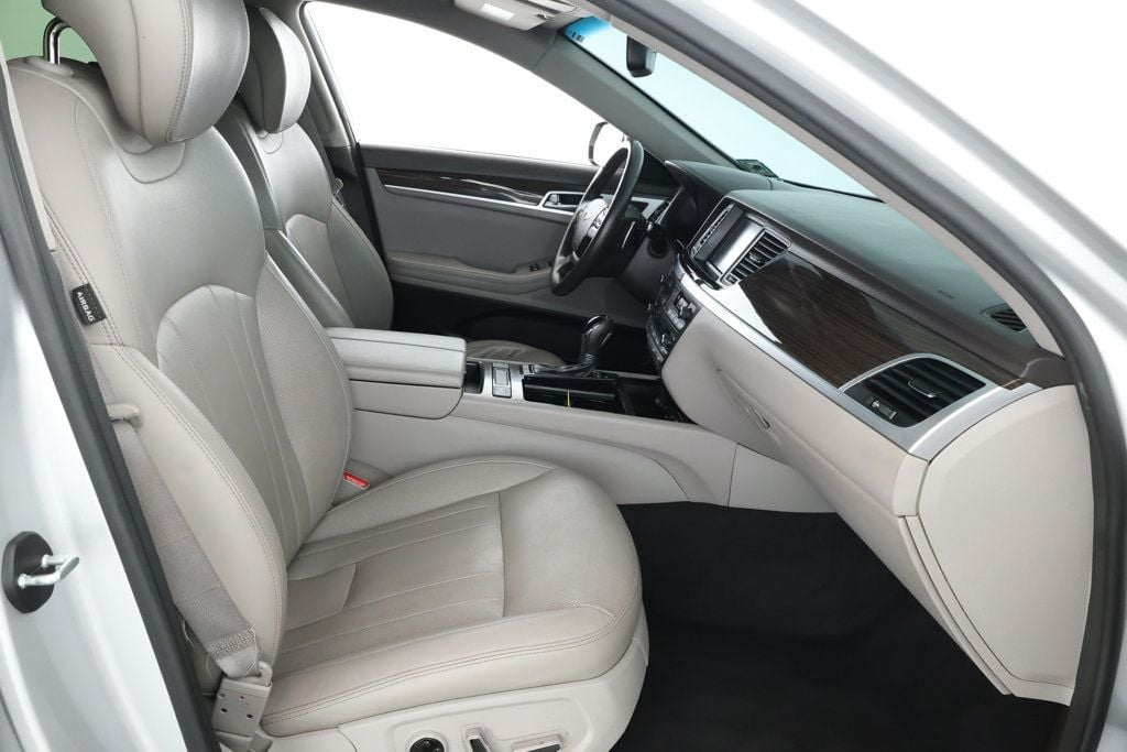 2016 Hyundai Genesis photo 20