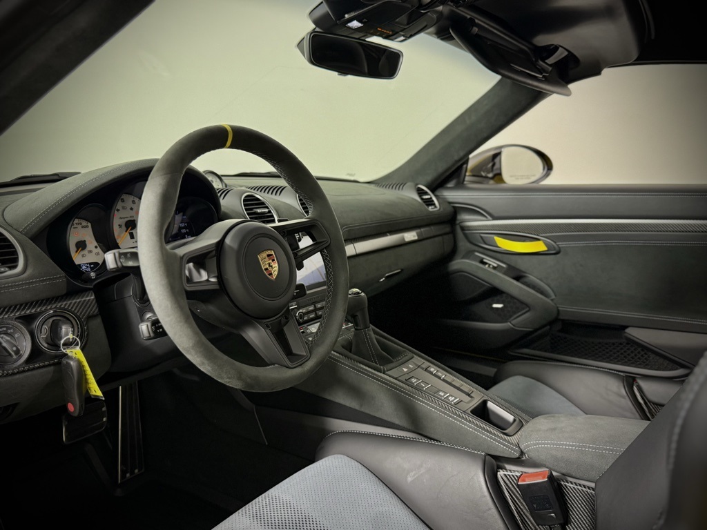2024 Porsche Boxster Spyder photo 4