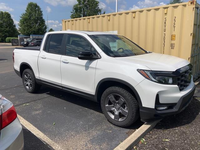 Certified Used 2024 Platinum White Pearl Honda TrailSport image 1