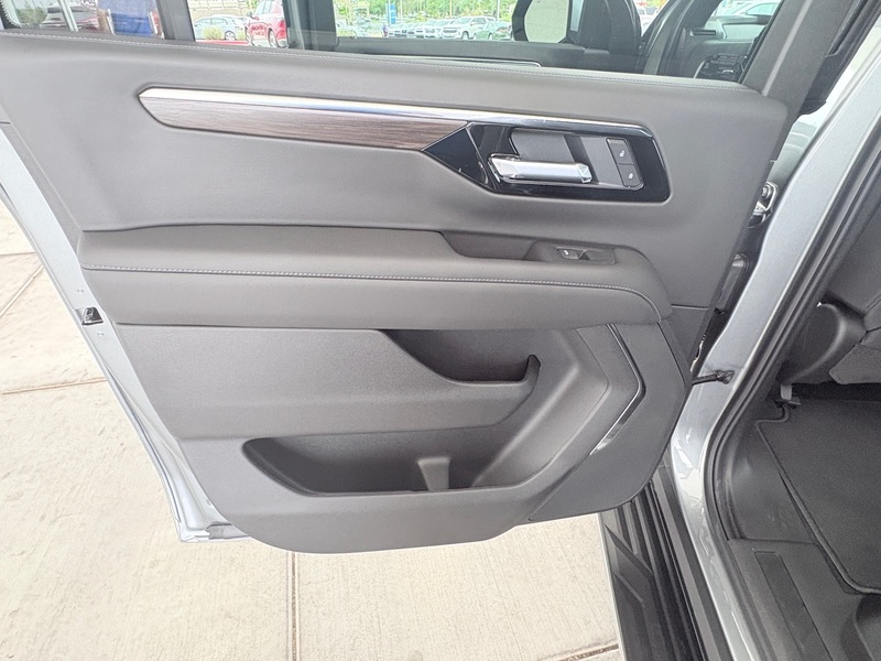 2025 Chevrolet Suburban LS photo 18
