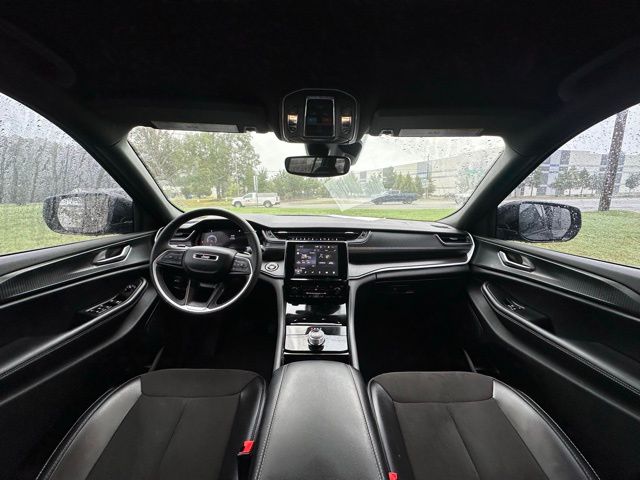 2023 Jeep Grand Cherokee Altitude photo 2