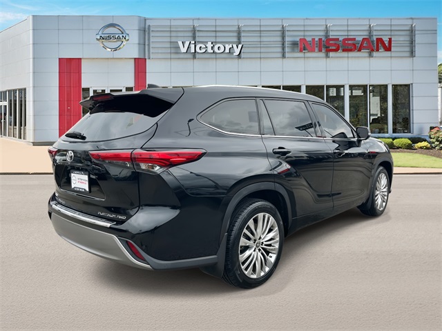 2023 Toyota Highlander Platinum photo 2