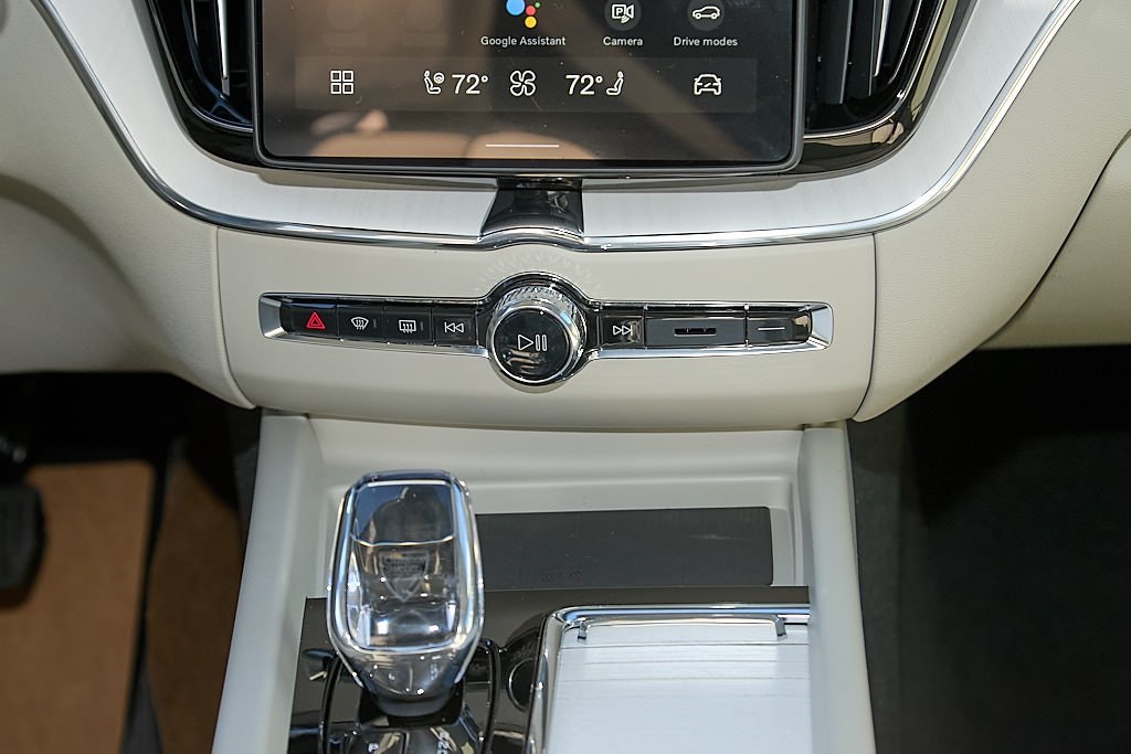 2026 VOLVO XC60 - Image 24