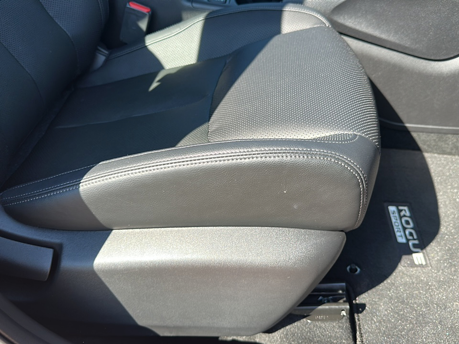 2022 Nissan Rogue Sport SL photo 6