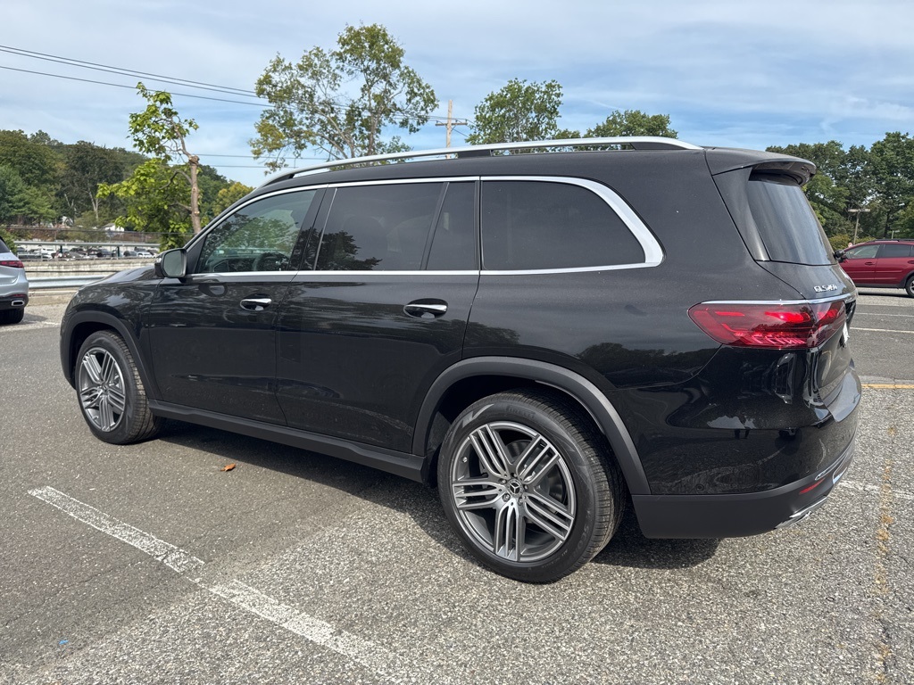 2026 Mercedes Benz GLS 450 4MATIC photo 2