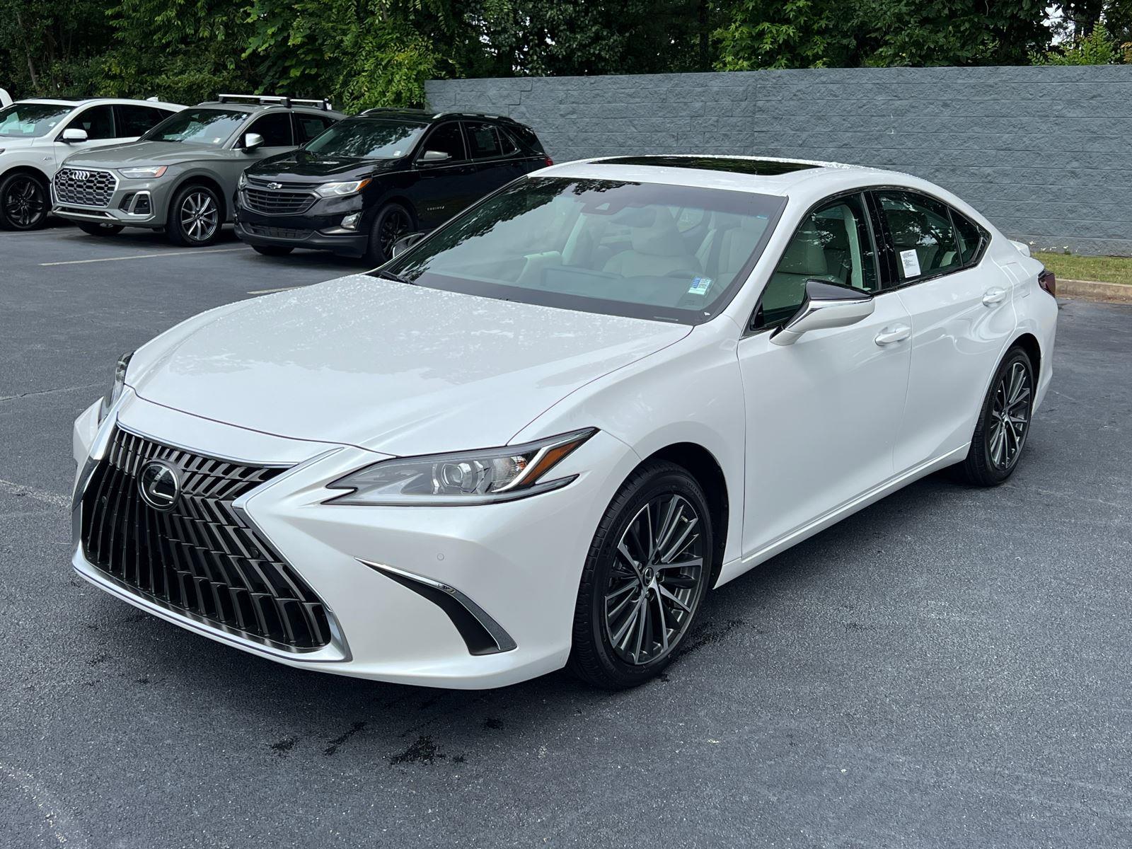 2025 Lexus ES 300h photo 2
