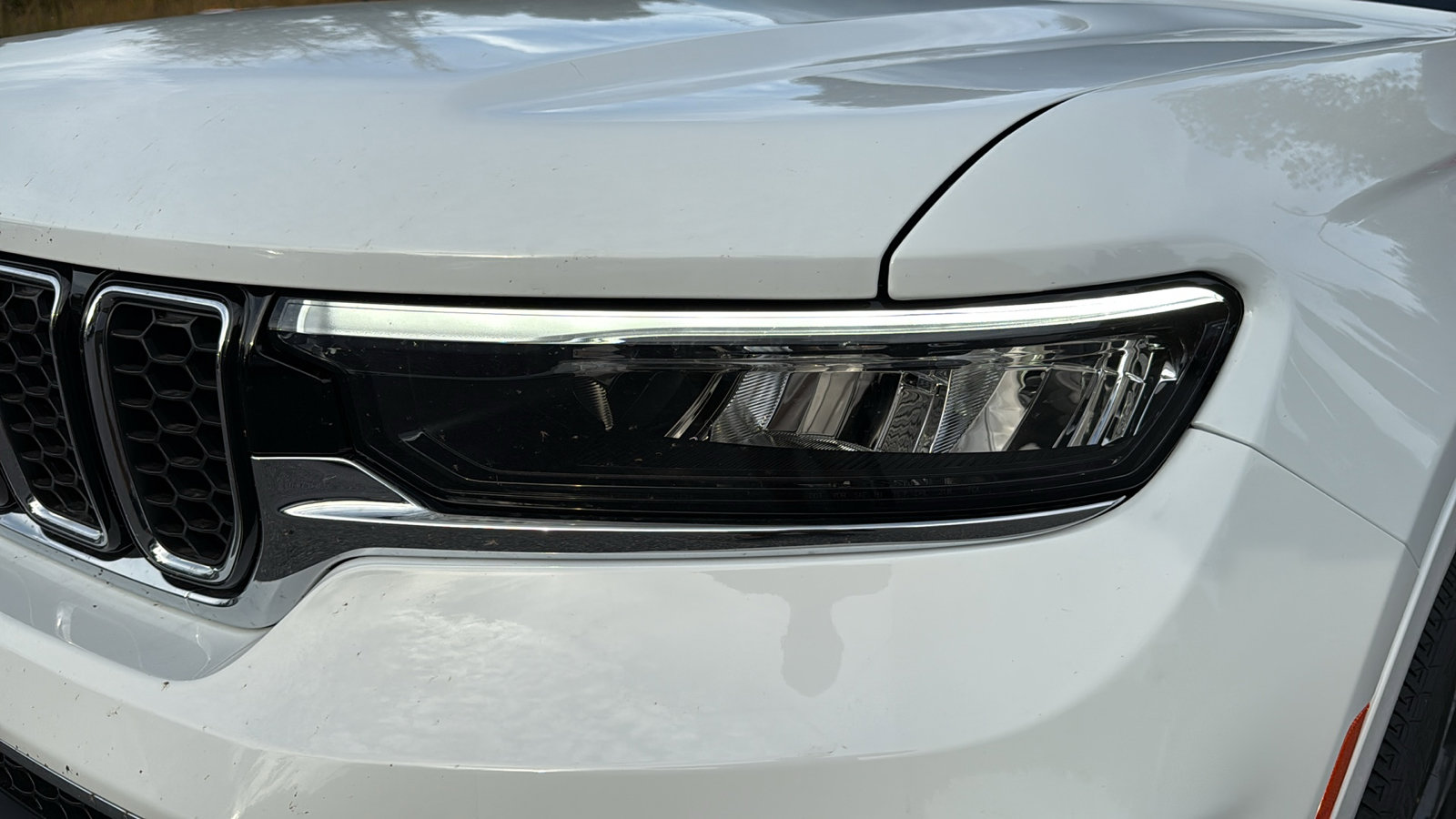 2025 Jeep Grand Cherokee Overland photo 2