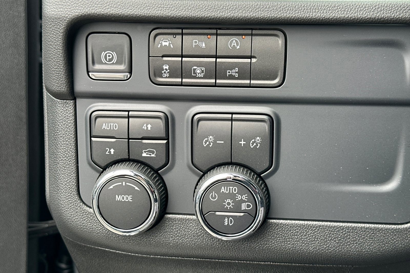 2025 Chevrolet Suburban Premier photo 31
