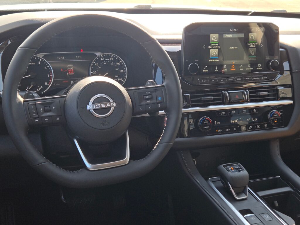 2025 Nissan Pathfinder SL photo 16