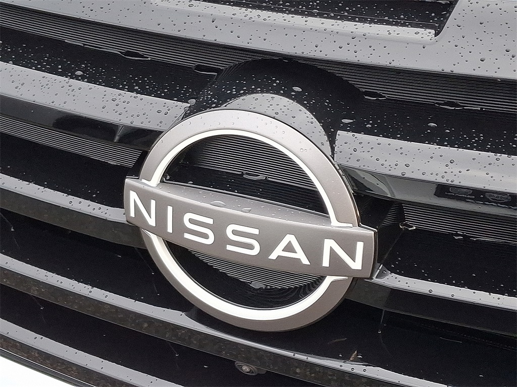2025 Nissan Pathfinder SL photo 3