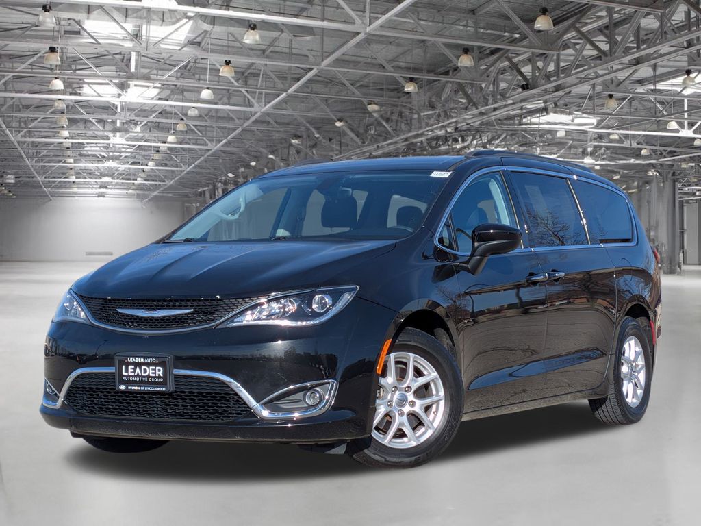 2017 Chrysler Pacifica Touring Plus's photo