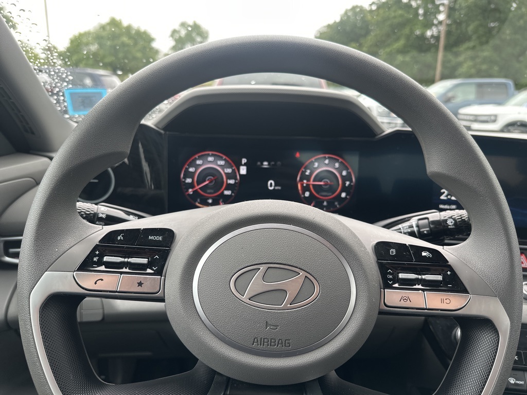 2024 Hyundai Elantra SEL photo 10
