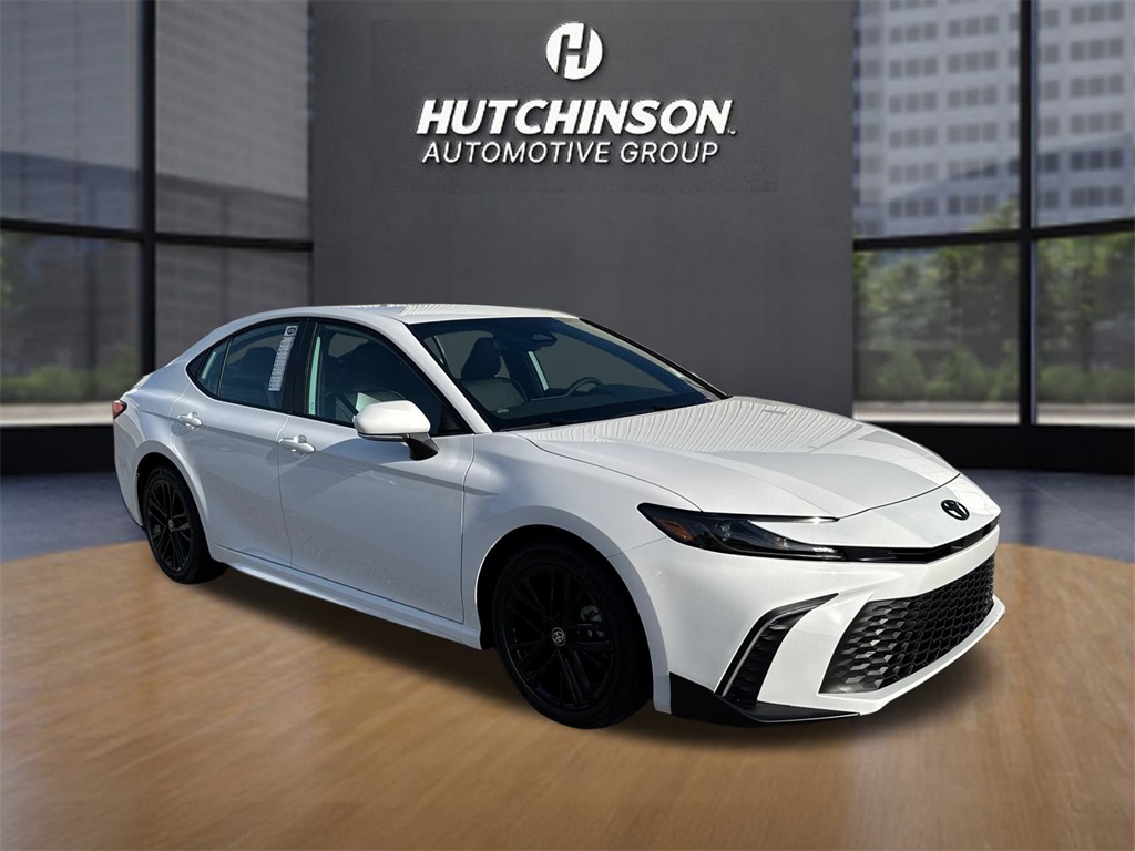 2026 Toyota Camry SE's photo