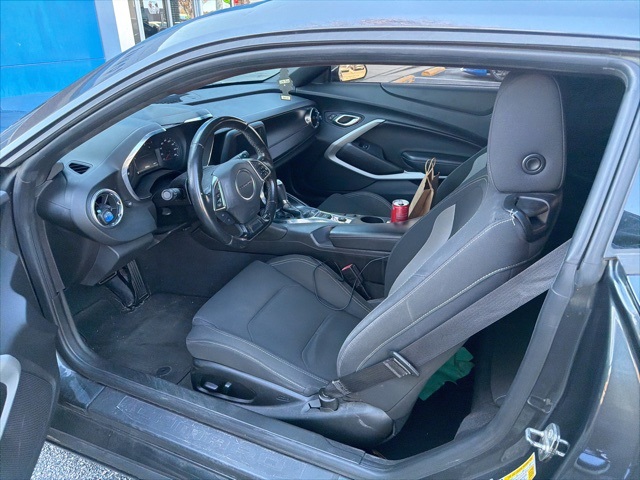2018 Chevrolet Camaro 1LT photo 2