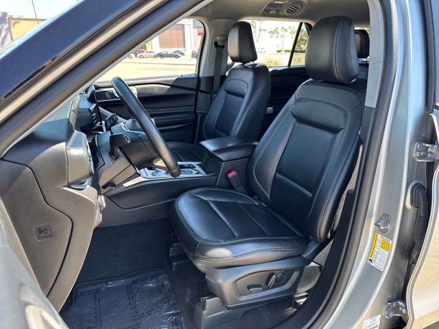 2023 Ford Explorer XLT photo 4
