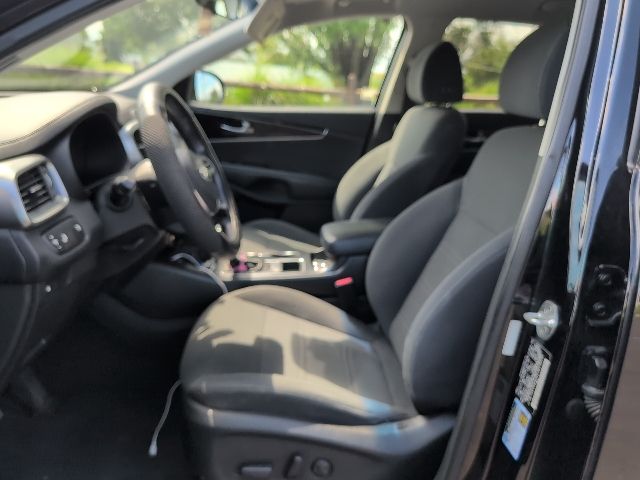 2020 Kia Sorento LX S photo 16