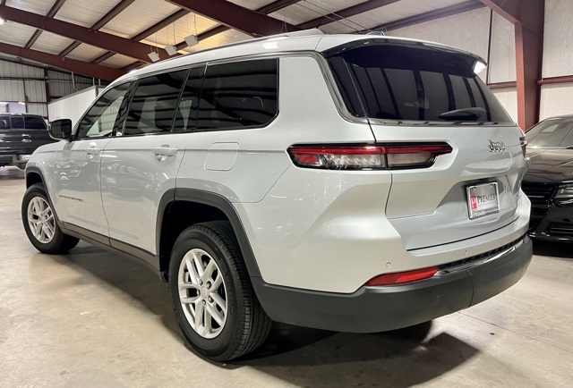 2023 Jeep Grand Cherokee Laredo photo 4