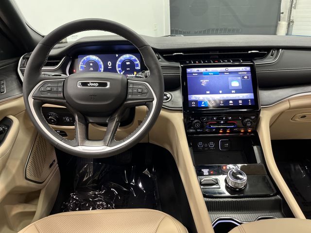 2024 Jeep Grand Cherokee Limited photo 4
