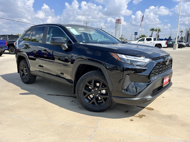 2025 Toyota RAV4 LE's photo