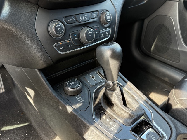 2019 Jeep Cherokee Altitude photo 21