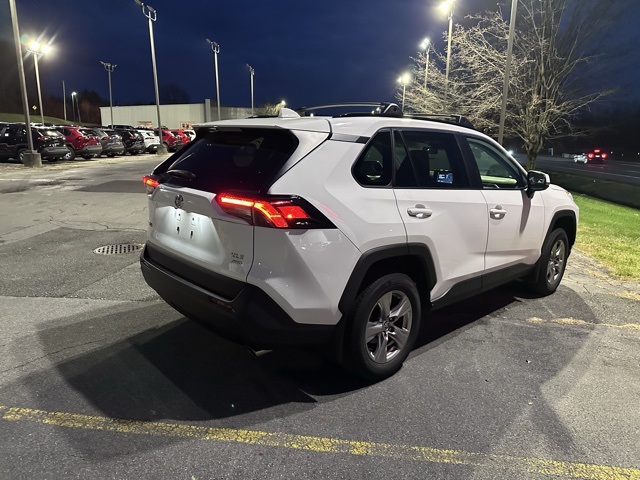 2023 Toyota RAV4 XLE photo 3