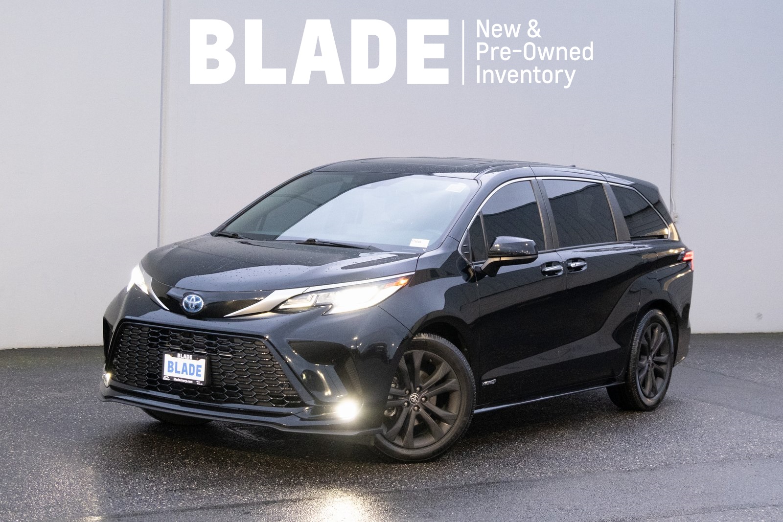 2021 Toyota Sienna XSE's photo