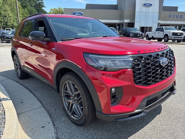 2025 Ford Explorer ST-Line photo 2