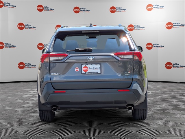 2020 Toyota RAV4 XLE photo 6