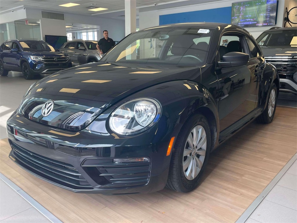 2018 Volkswagen Beetle S photo 3