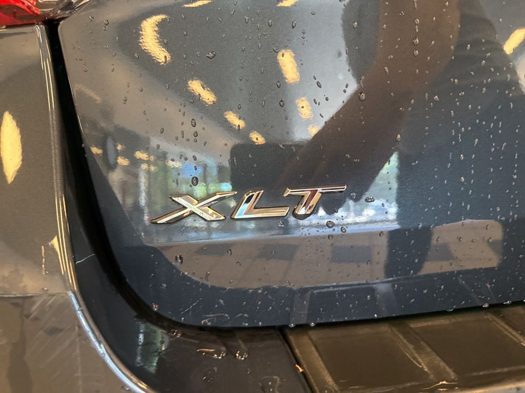2022 Ford Explorer XLT photo 9