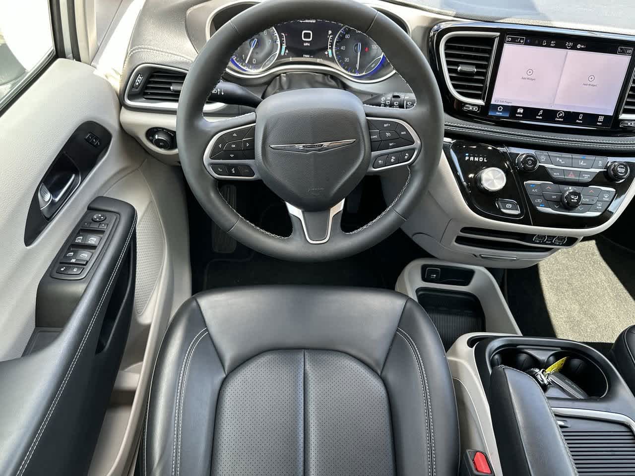 2023 Chrysler Pacifica Touring L photo 25