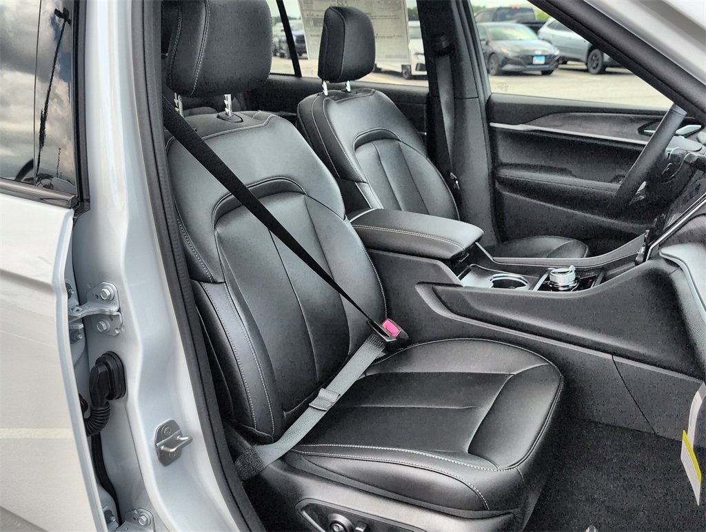 2025 Jeep Grand Cherokee Limited photo 13
