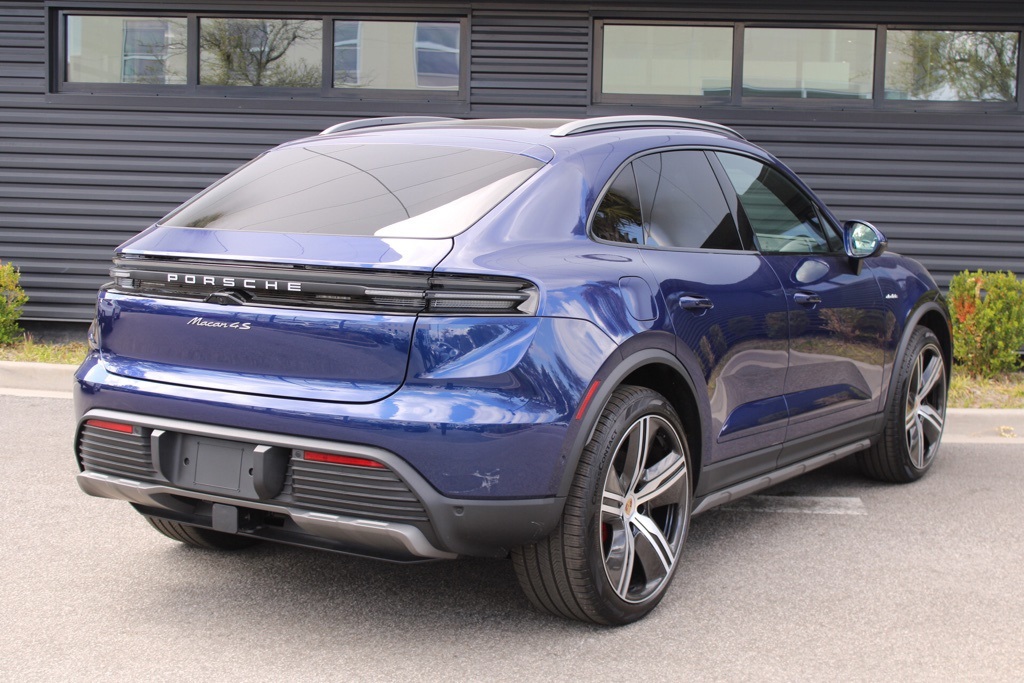 2025 Porsche Macan Electric photo 7