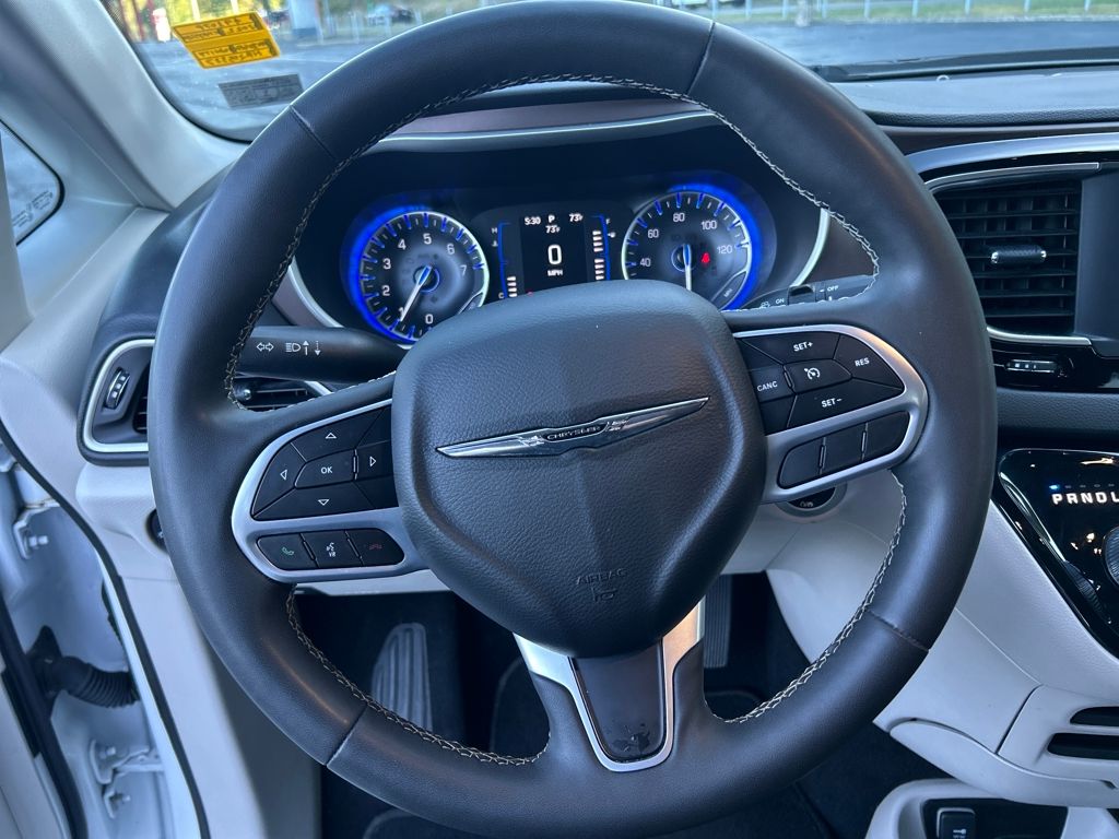 2022 Chrysler Voyager LX photo 13