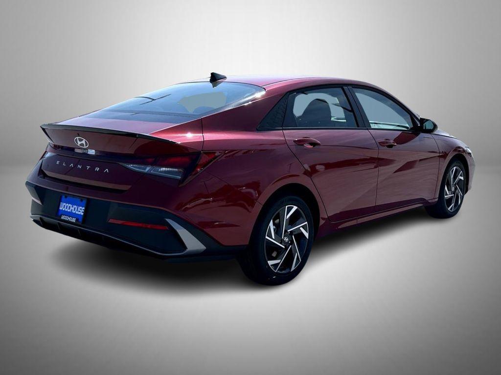 2025 Hyundai Elantra SEL Sport photo 5