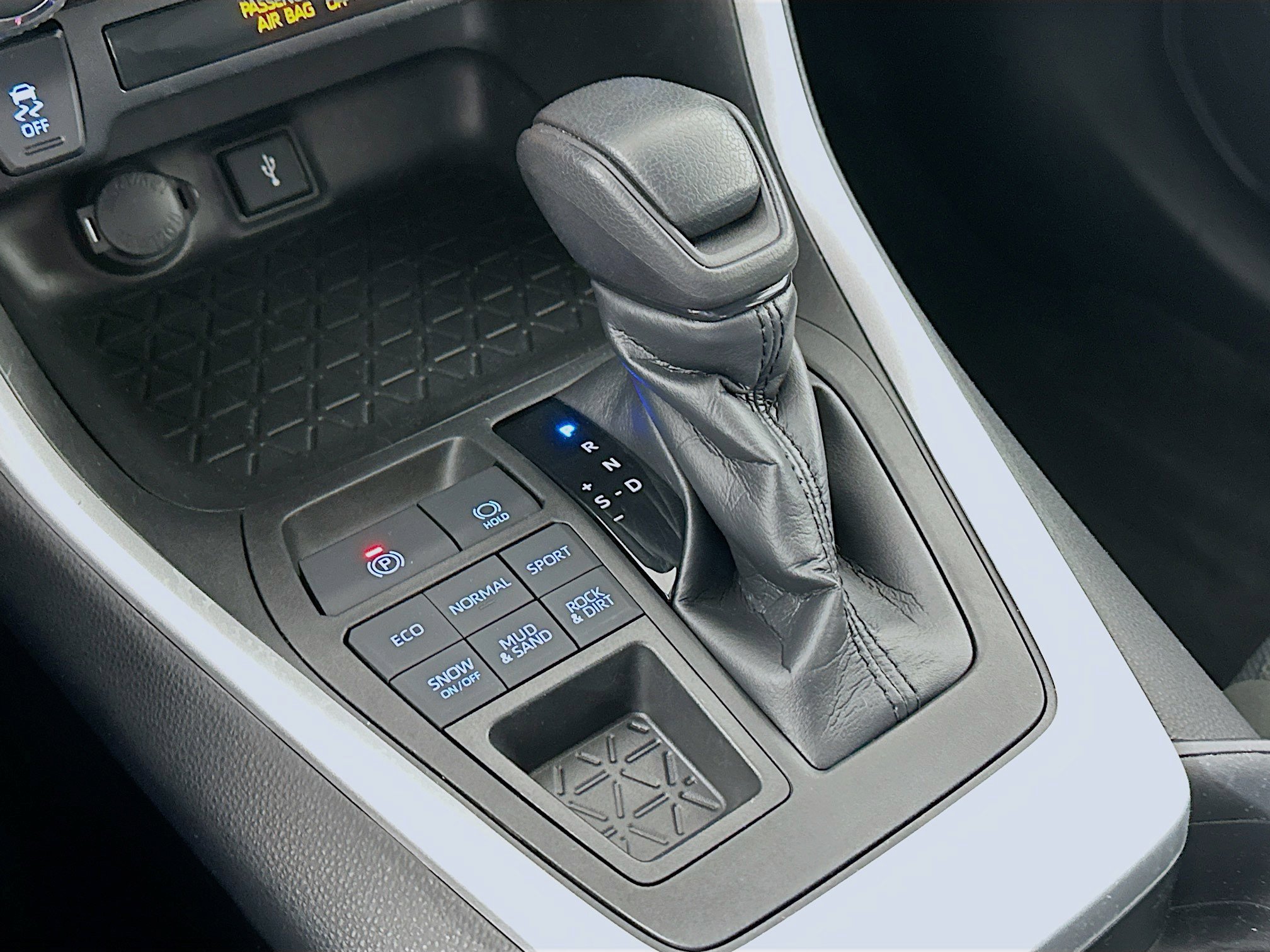 2021 Toyota RAV4 XLE photo 15