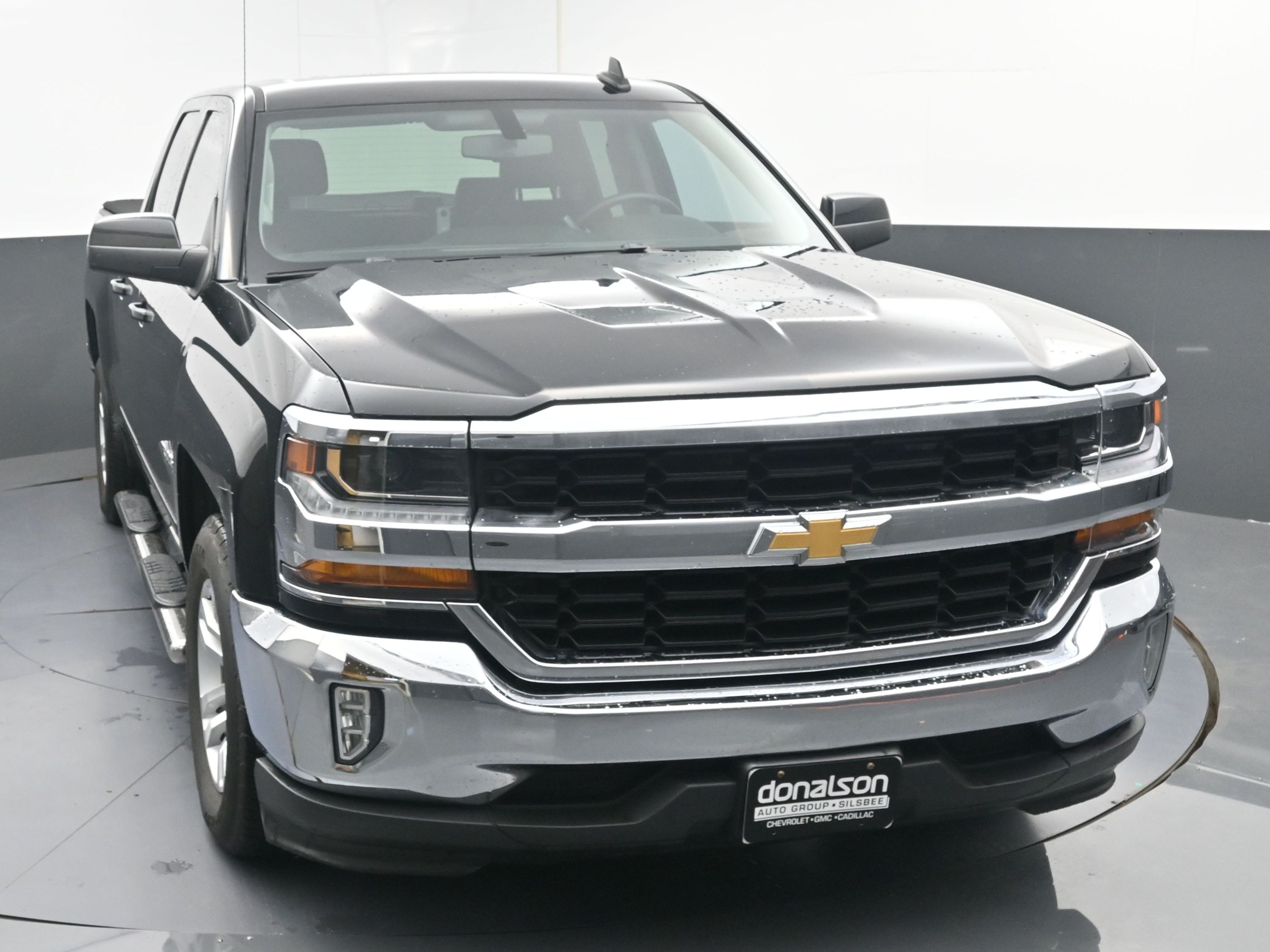 2019 Chevrolet Silverado 1500 LT photo 2