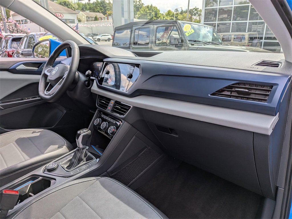2023 Volkswagen Taos SE photo 24