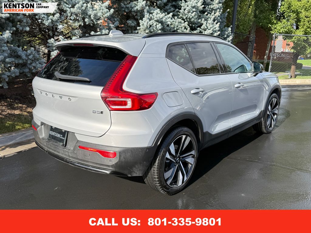 2025 Volvo XC40 Plus photo 6
