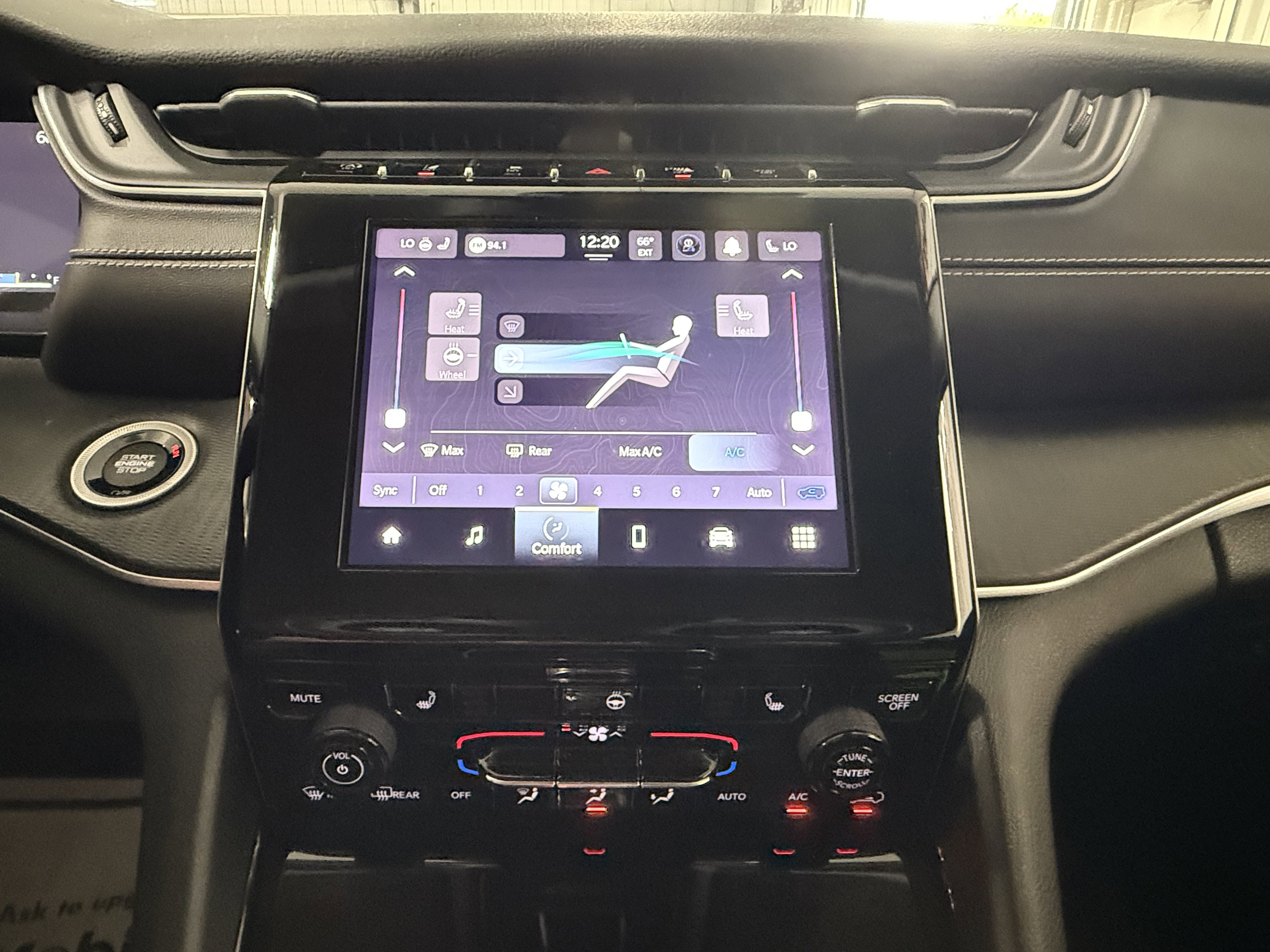 2023 Jeep Grand Cherokee Laredo Altitude photo 17